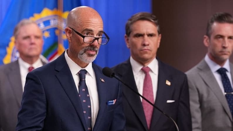 DEA irá contra funcionarios corruptos que ponen a cárteles antes que al pueblo: Terry Cole