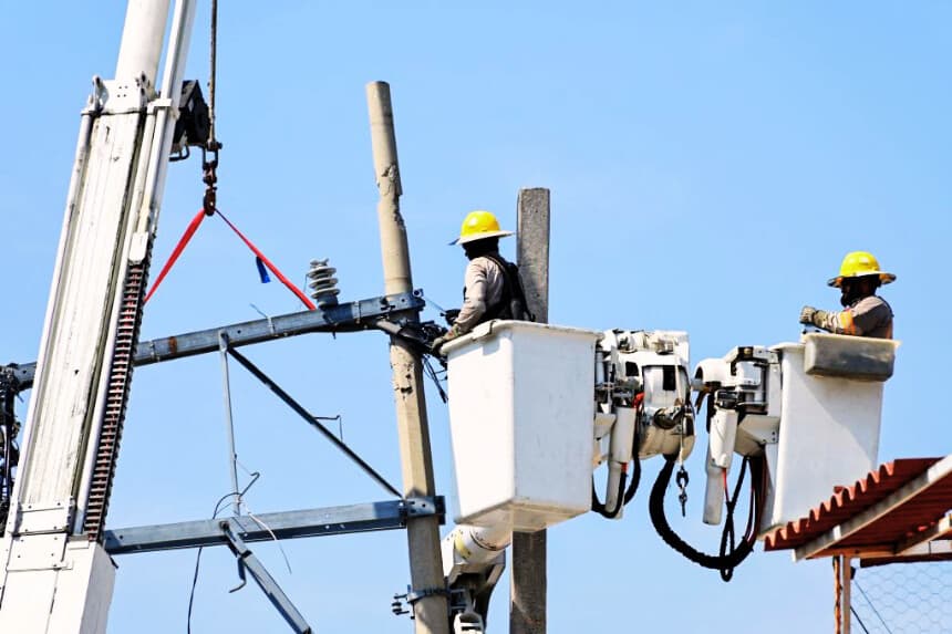Una avería en la red de alta tensión interrumpe el servicio eléctrico en tres estados