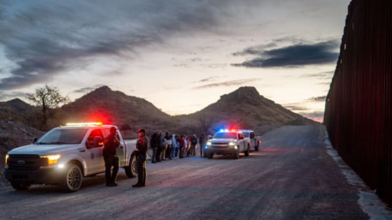 Arrestan a 95 camioneros inmigrantes indocumentados
