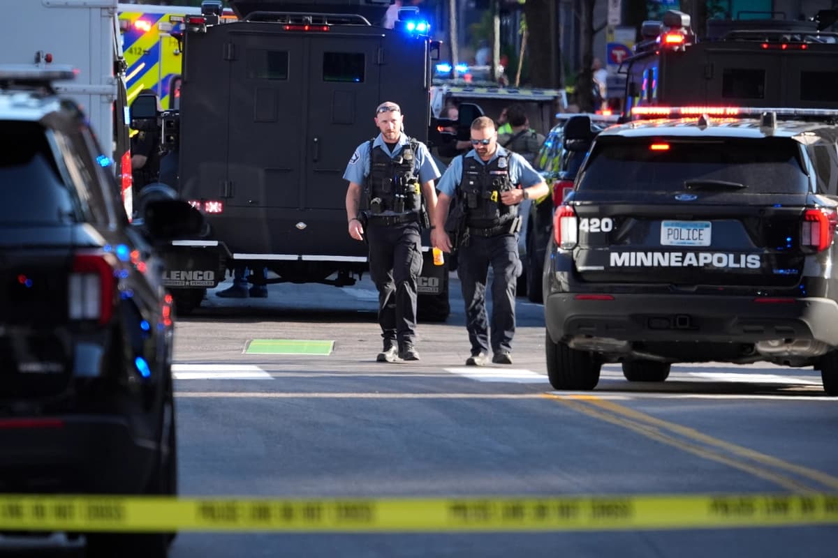 La policía responde a un tiroteo en el centro de Minneapolis el 2 de septiembre de 2026. (Ellen Schmidt/AP Photo)