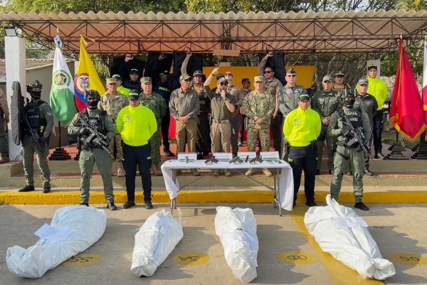 De la Espriella muestra a la prensa los cuerpos de cuatro abatidos en La Guajira
