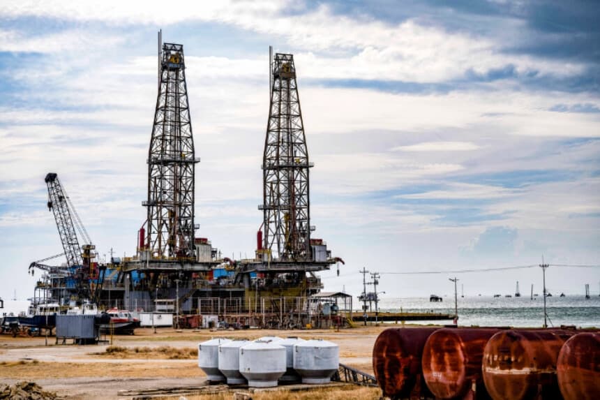 Reforma petrolera de EE. UU. complica cobro de la deuda venezolana con China