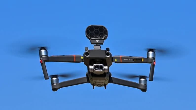 Entran en vigor aranceles del 100% para drones y sistemas chinos utilizados por agencias de EE. UU.