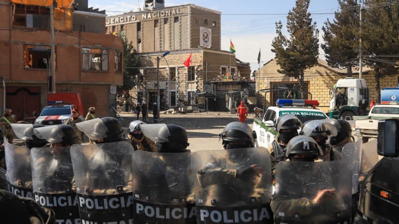 Tres fallecidos, 84 heridos y 14 desaparecidos dejan 2 explosiones en cuartel militar de Bolivia