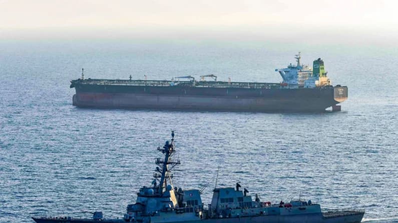 Washington desmiente a Irán sobre un ataque naval mientras Teherán proyecta cerrar el Estrecho de Ormuz