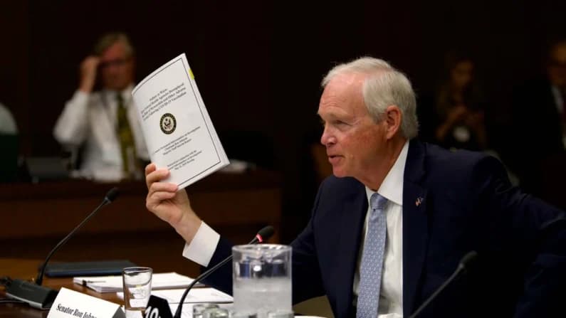 Senador de EE. UU. Johnson declara en Ottawa: "Los 'errores' de la pandemia no deben repetirse"