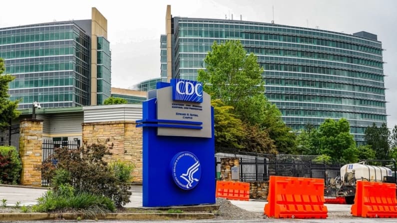 CDC: Casos de COVID-19 aumentan en la mayoría de los estados, pero la actividad viral es baja