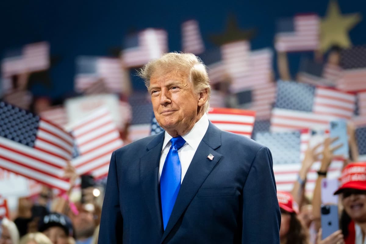 El presidente Donald Trump llega para dar un discurso durante la Convención Republicana de Medio Período de 2026 en Dallas, el 9 de septiembre de 2026. (Madalina Kilroy/The Epoch Times)