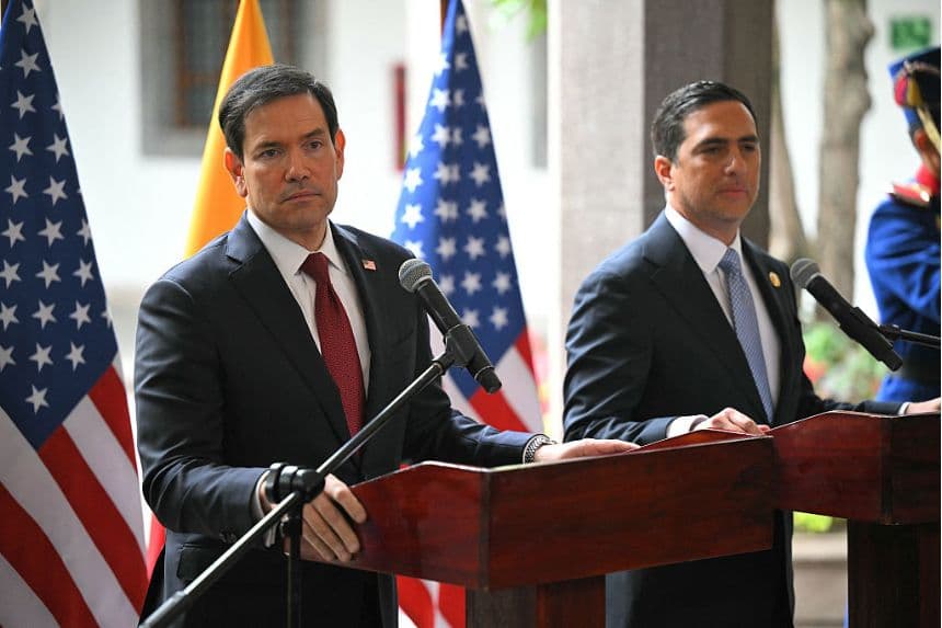 El secretario de Estado de EE. UU., Marco Rubio (Izq.), y el ministro de Relaciones Exteriores de Ecuador, Roberto Kury, ofrecen una conferencia de prensa en el Palacio Carondelet, en Quito, el 9 de septiembre de 2026. (Rodrigo BUENDIA / AFP vía Getty Images)