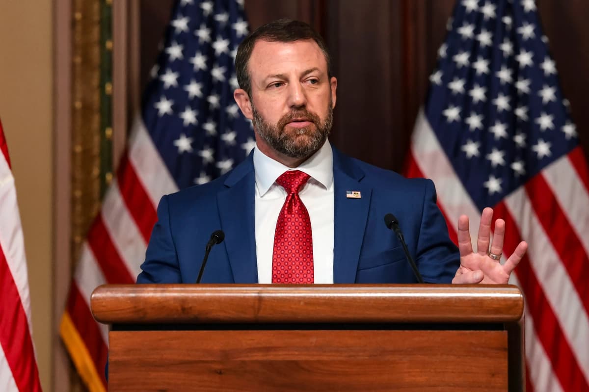 El secretario de Seguridad Nacional de EE. UU., Markwayne Mullin, habla durante una conferencia de prensa en el Edificio Ejecutivo Eisenhower, en Washington, el 17 de julio de 2026. (Anna Moneymaker/Getty Images)
