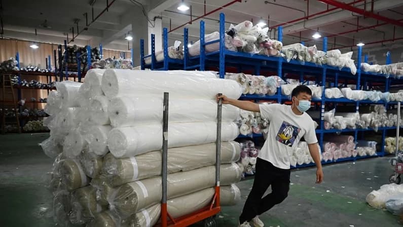 La industria textil de China se contrae mientras cierran fábricas y la producción se traslada al extranjero