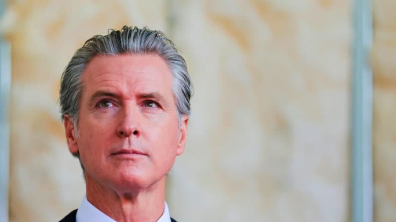 Newsom dice que no se postulará para presidente en 2028 si Kamala Harris lo hace