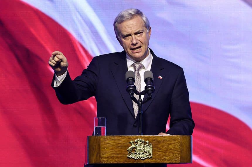 El presidente de Chile, José Antonio Kast, pronuncia un discurso durante el Foro de Madrid, una reunión de líderes de derecha latinoamericanos, en Santiago, el 3 de septiembre de 2026. (Javier TORRES / AFP vía Getty Images)