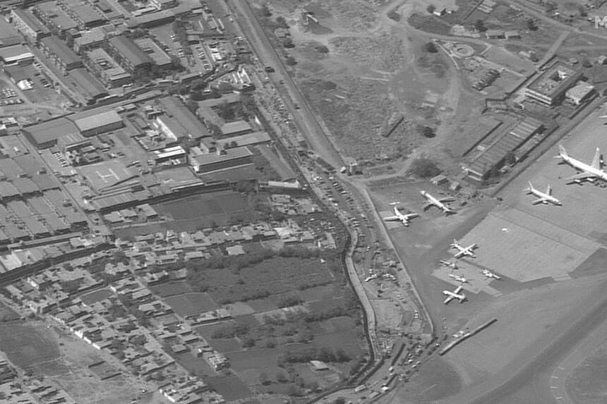 Una visión general de la Puerta de la Abadía en el Aeropuerto Internacional Hamid Karzai, en Kabul, Afganistán, el 25 de agosto de 2021. Imagen satelital 2021 (Maxar Technologies vía Reuters).